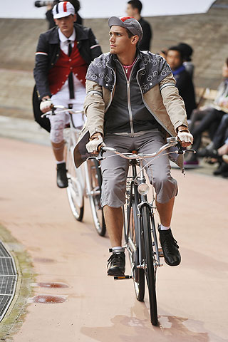 Moncler Gamme Bleu / - 2011